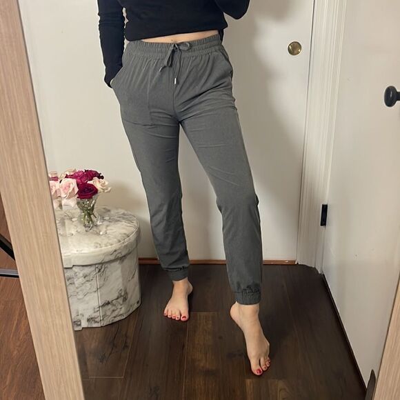EUC TNA Aritzia Gray Joggers Small - Picture 1 of 9